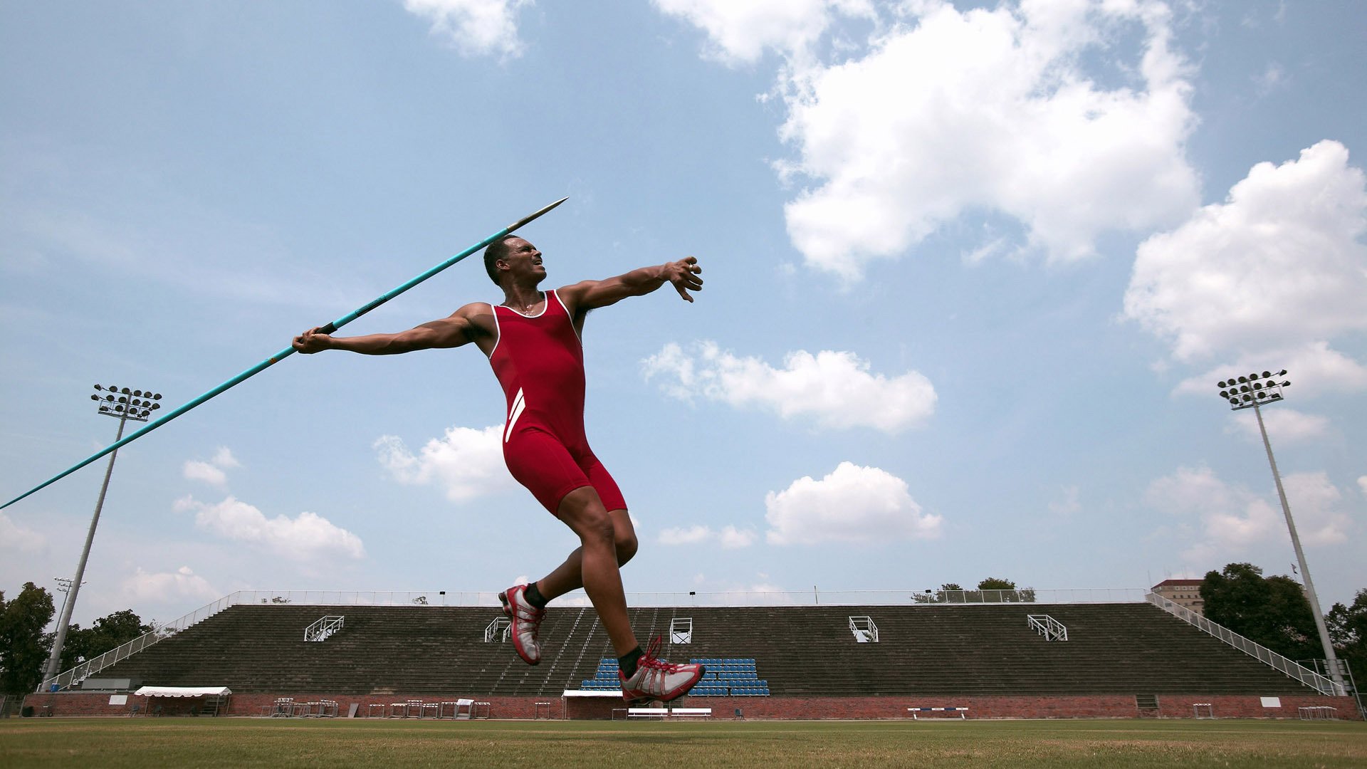 德国女子4x100米自由泳接力队在决赛中获得第八名，女子4x200米自由泳接力决赛冠军